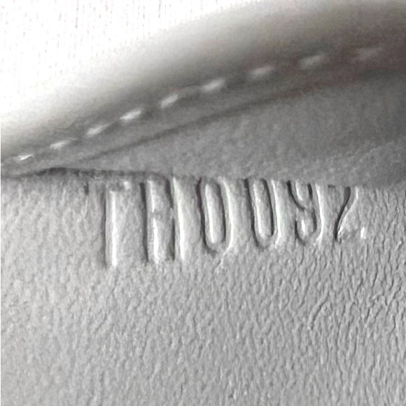 Louis Vuitton Monogram Vernis Patent Leather Elise Tri-fold Wallet - Picture 14 of 16